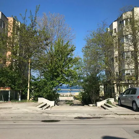 Black Sea House בית הארחה 3*