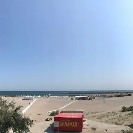 בית הארחה Black Sea House 3*